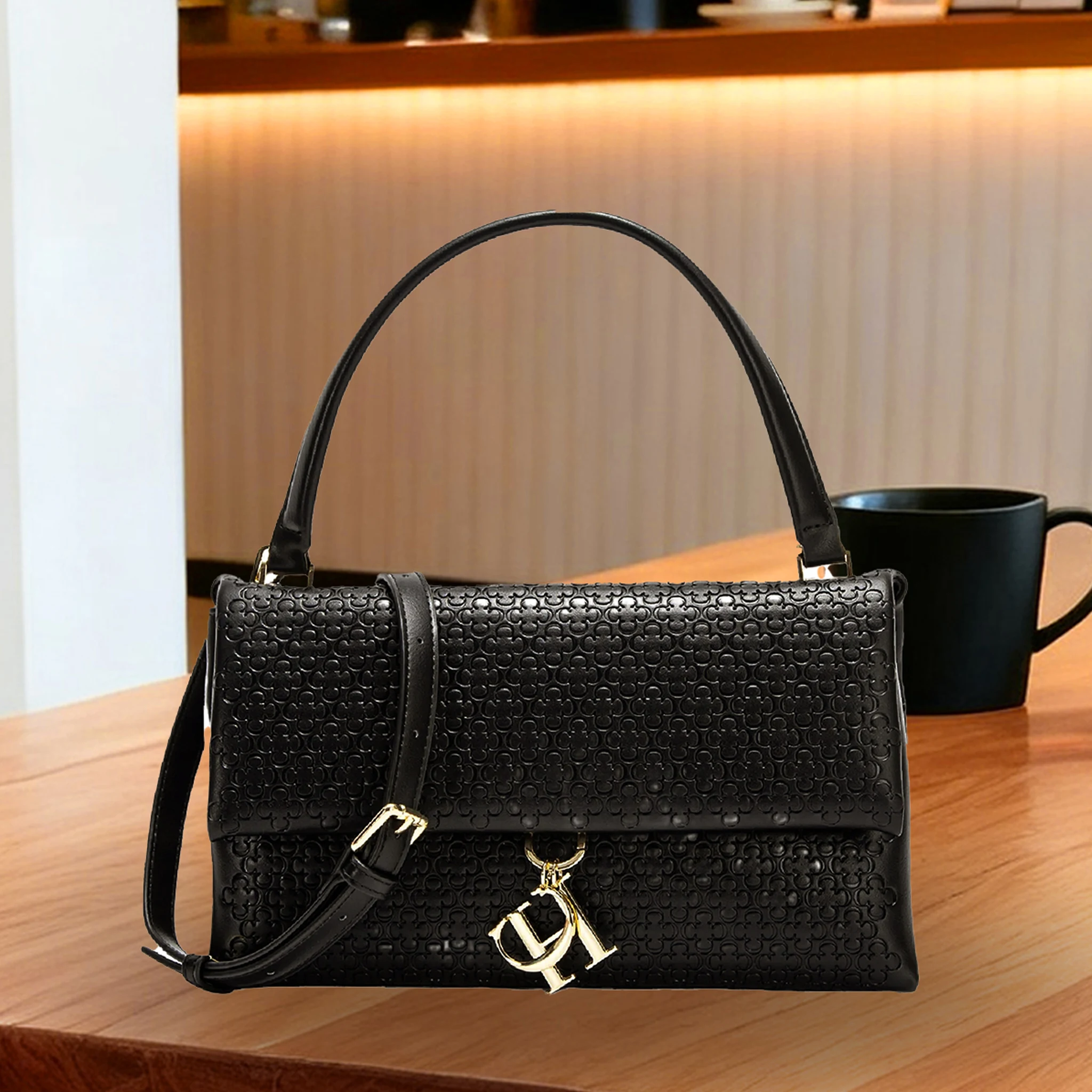Bolsa Elegante com Monograma e - Women Bags Premium Brands avaliação e preço